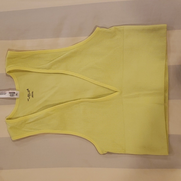 Urban outfitters out from under top - Picture 1 of 3